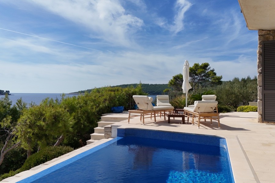Tengerparti villa medencével a Korcula szigetén