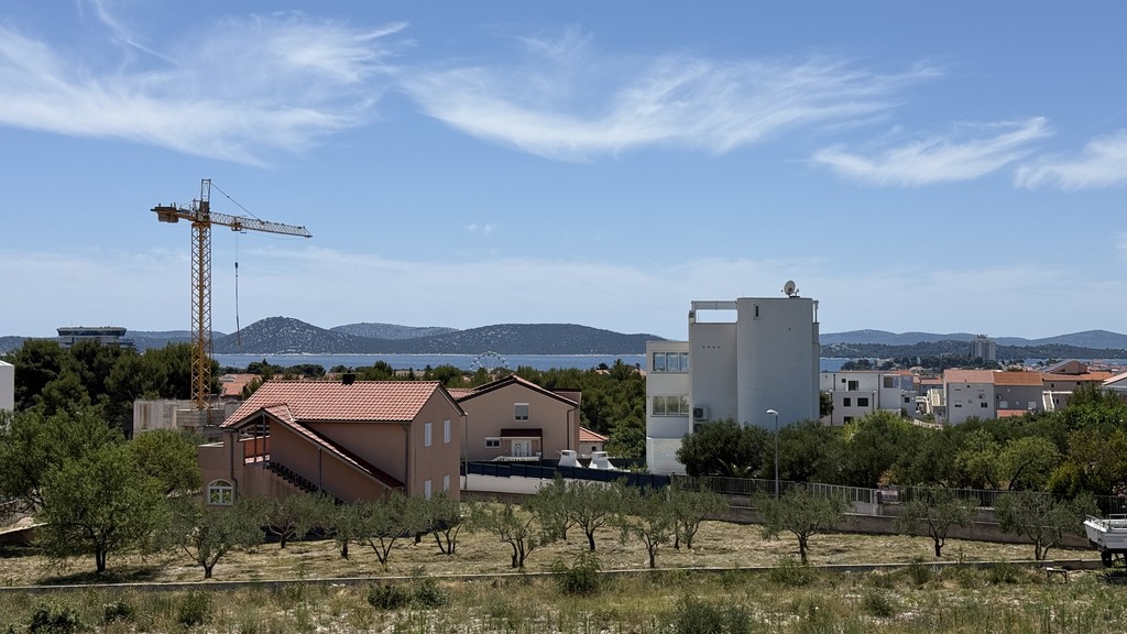 Kilátás a telekről a tengerre és a Vodice előtti szigetekre