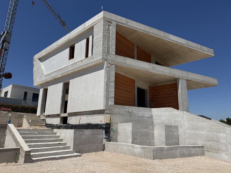 A villa shell építése külső lépcsővel, 2026. júniusi állapot