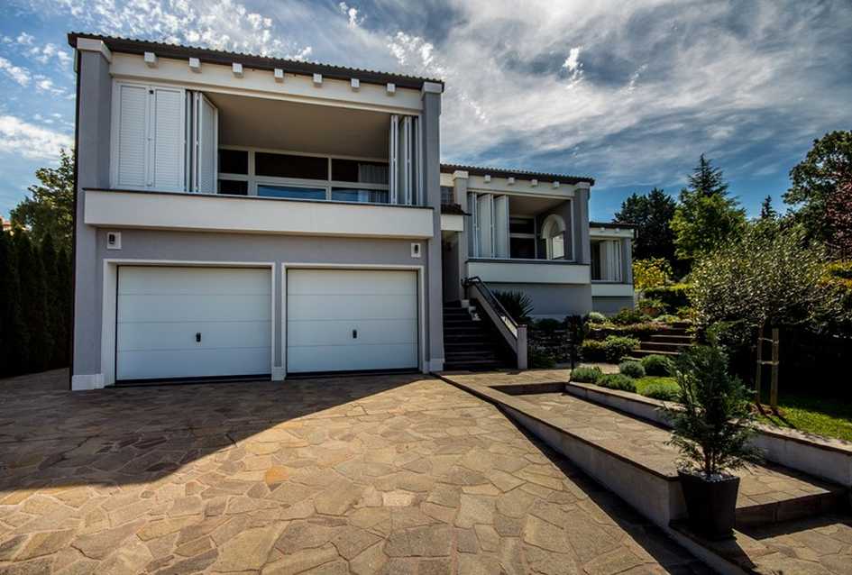 Ingatlan Horvátország - Modern villa Krk szigetén eladó.