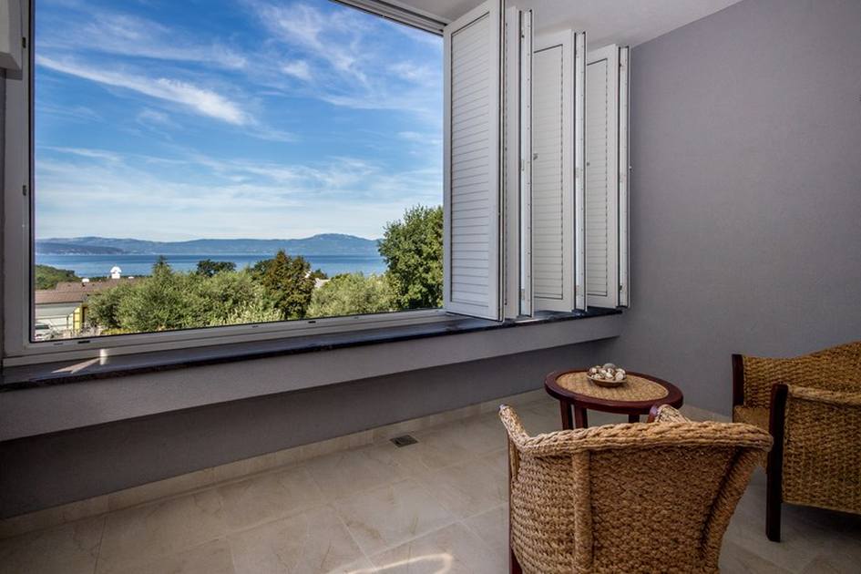 A Krk-i H528-as ingatlan szinte minden szobájából kilátás nyílik a tengerre.