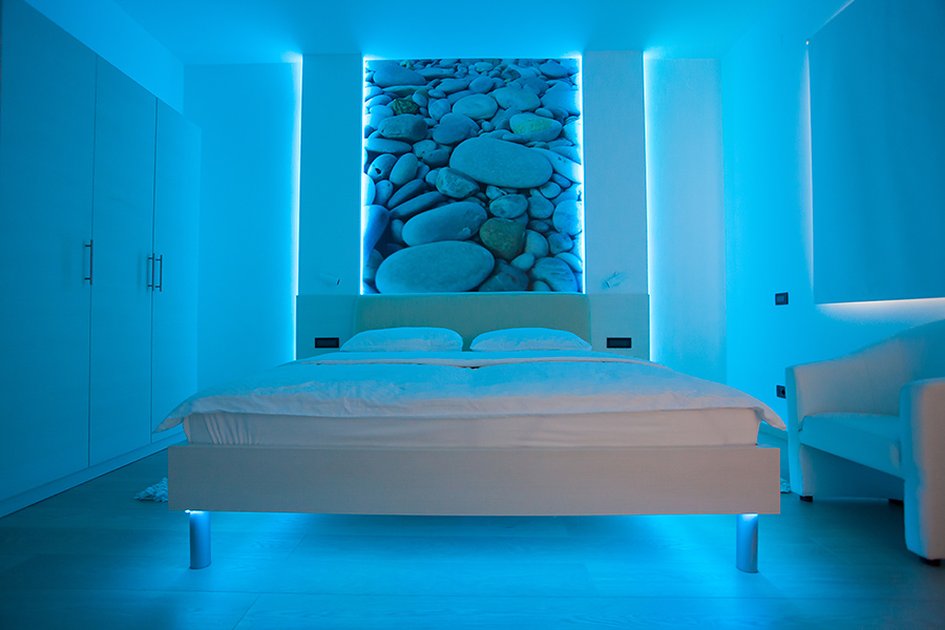 Modern szobák - az isztriai Medulin közelében található villa 11 hálószobájának egyike.