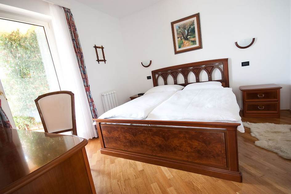 Egy másik hálószoba a Medulin melletti villában.
