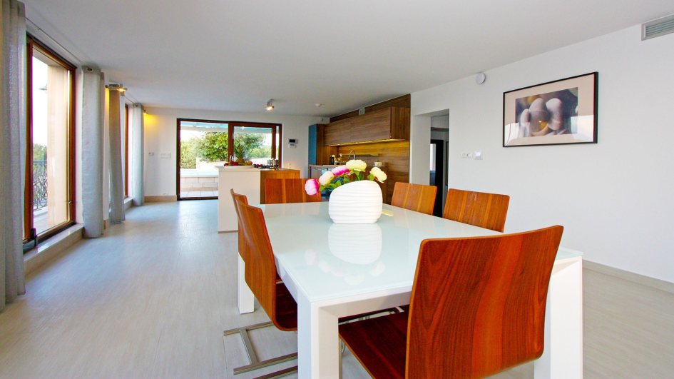 A horvátországi Brac-i H622-es ingatlan étkezője.