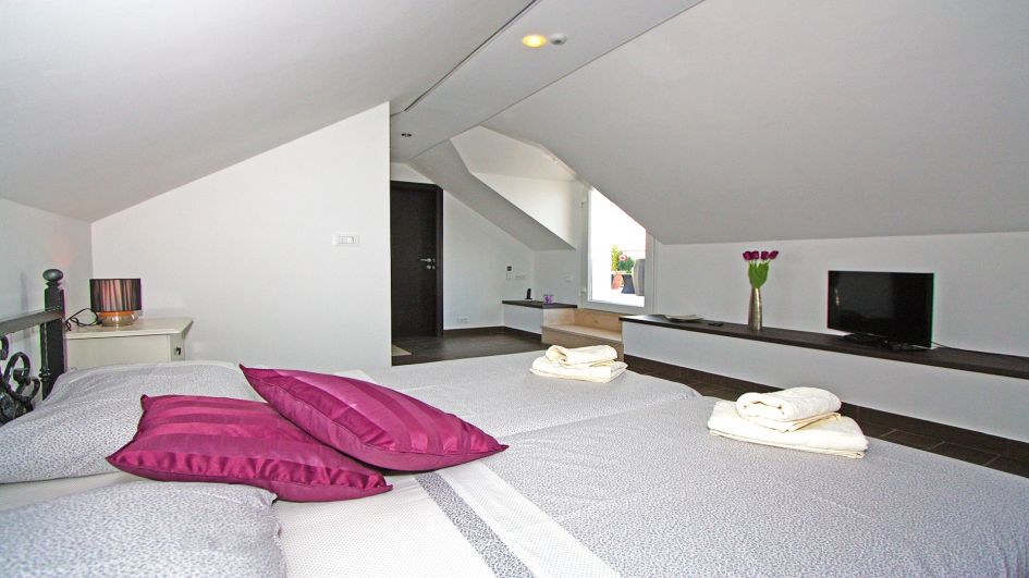 Az egyik hálószoba. Ingatlan ajánlat H622 Horvátország.