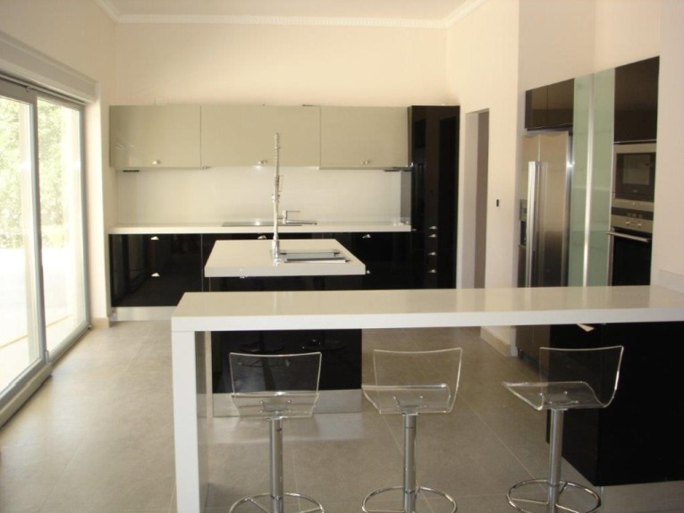 Konyha és étkező.