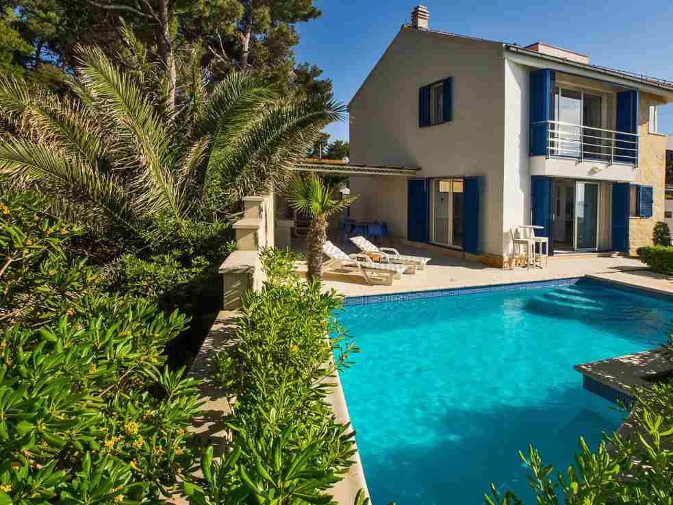 Vásároljon ingatlant közvetlenül a tenger mellett Horvátországban - Panorama Scouting.