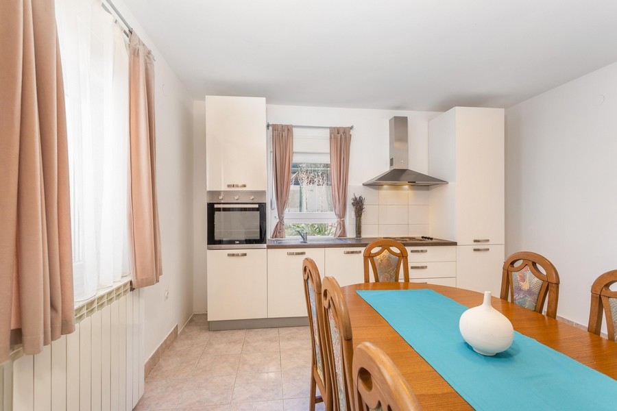 H876 ingatlan hálószoba Krk szigetén Horvátországban - Panorama Scouting.