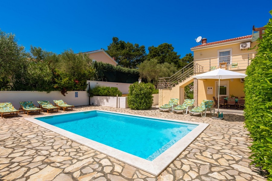 A nappali az emeleten.