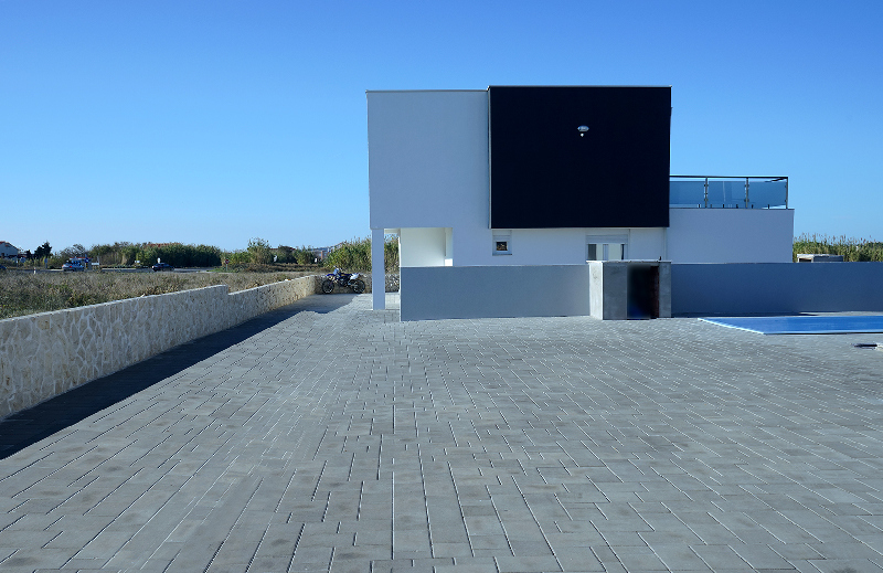 Kilátás az új horvát villa teraszáról. Tengerre néző ingatlanok - Panorama Scouting