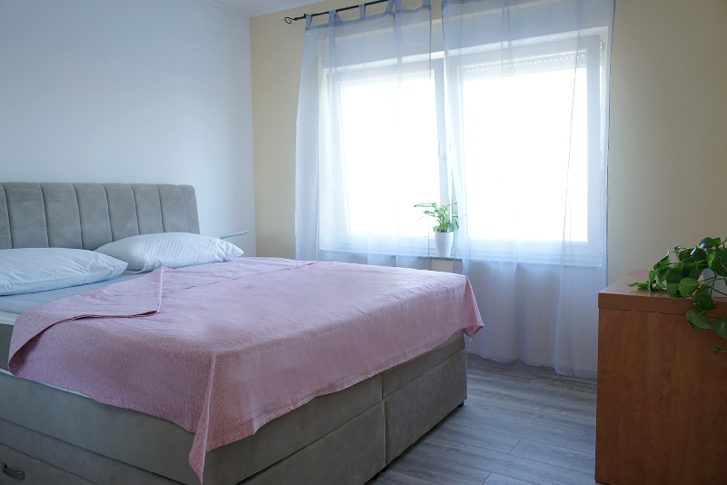 Villa (új építésű) medencére és tengerre néző kilátással Dalmáciában eladó