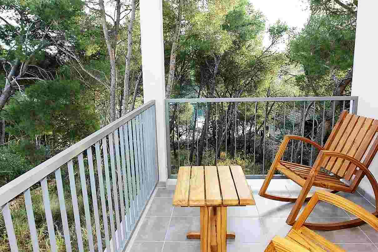 Terasz, kilátással a zöldre.