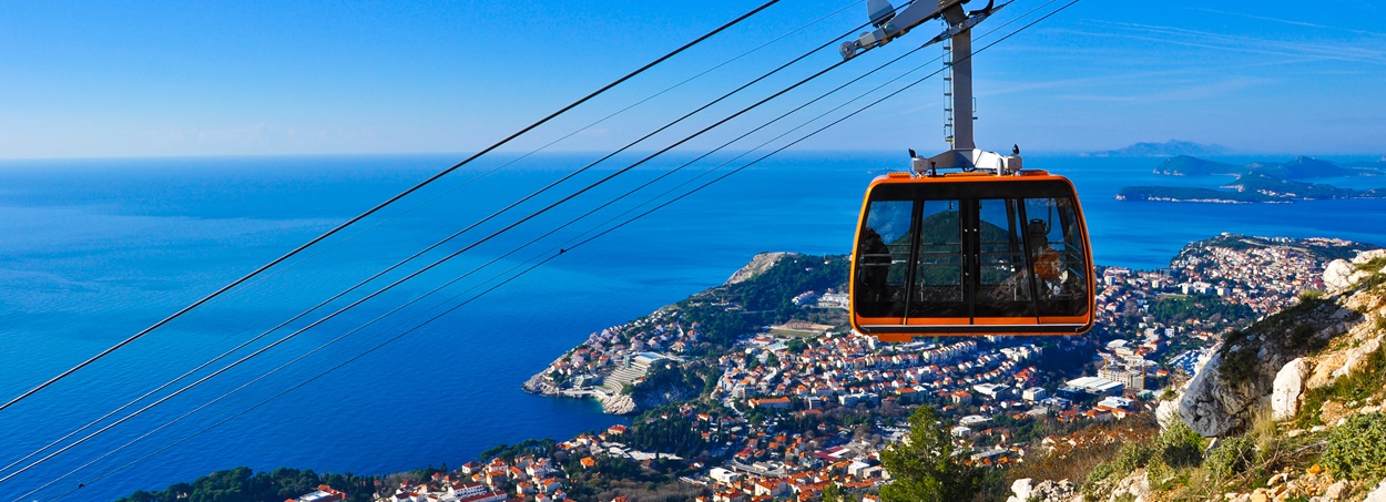 Tengerre néző ingatlanok Dubrovnikban. Kötélpálya.