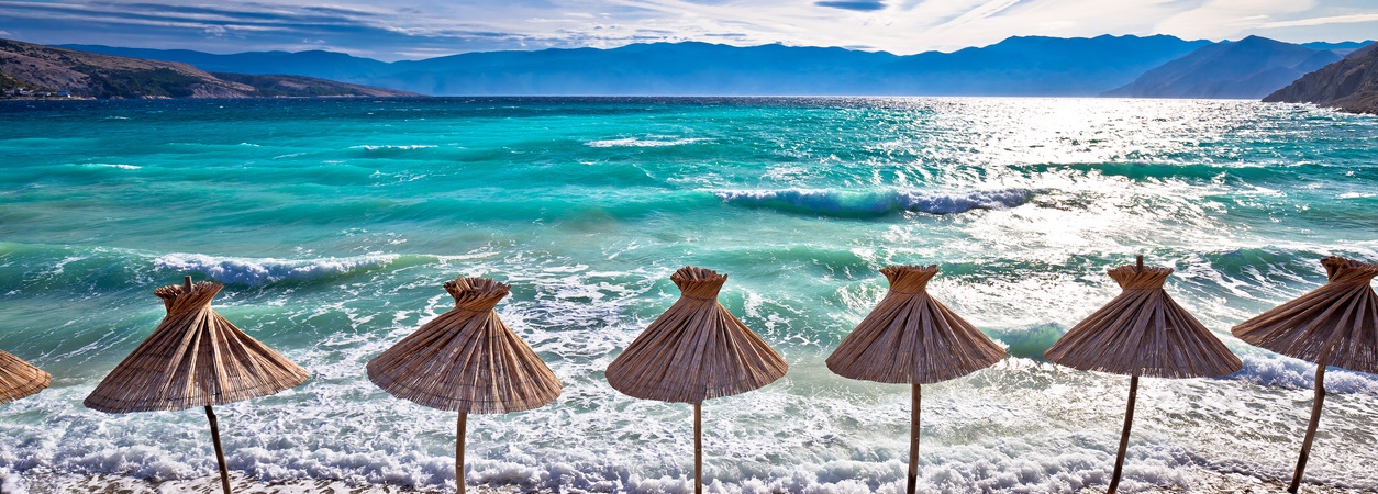Strand Baskában, Krk szigetén